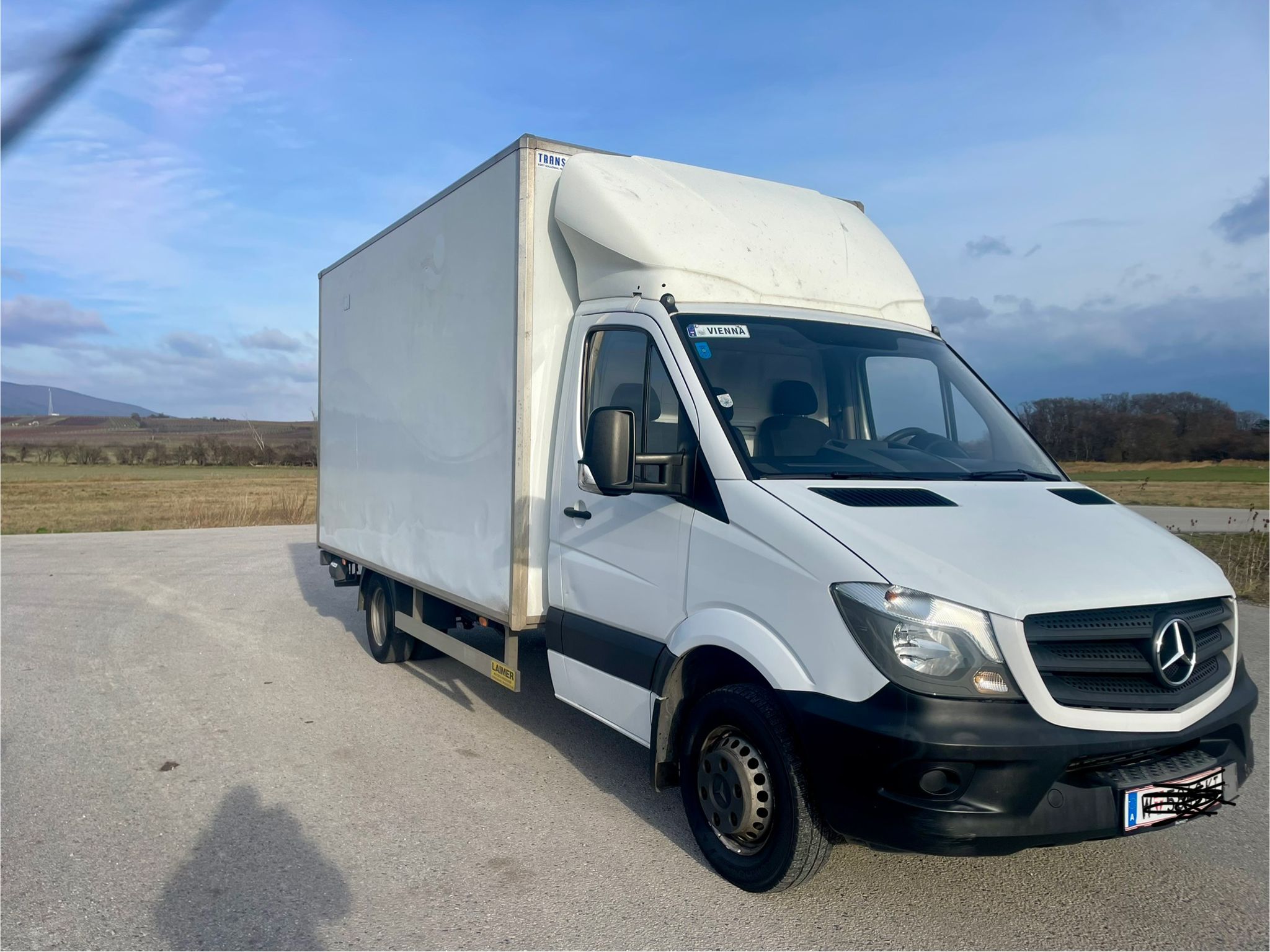 Kastenwagen von MAGOTransport für die Auslieferung in Wien und ganz Österreich